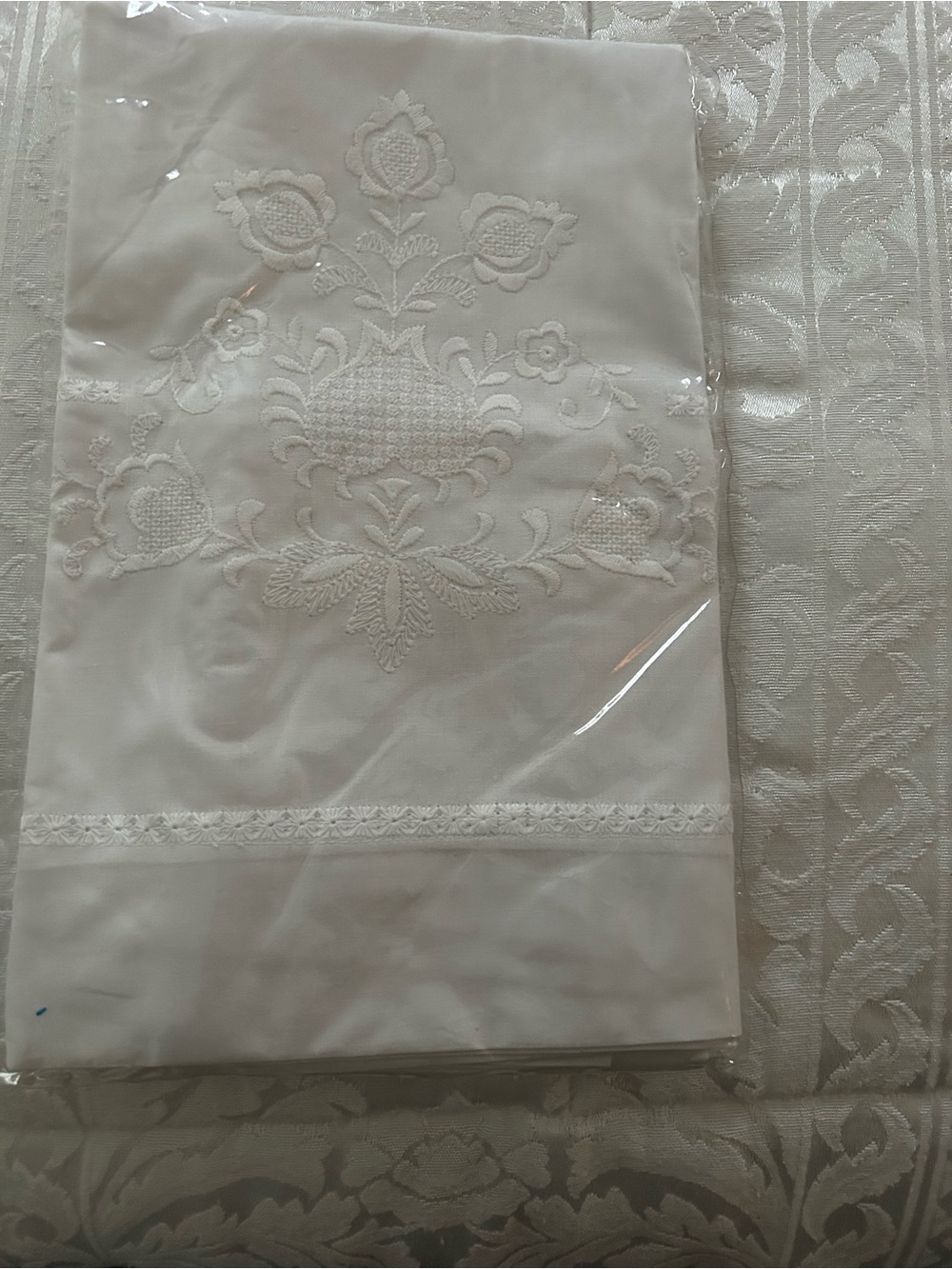 White Embroidered Decorative Pillow Case Pair (new)